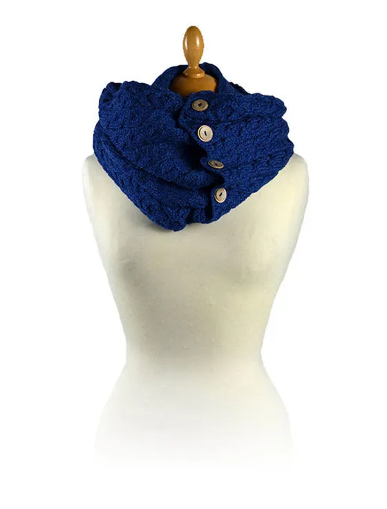 Ara‎n‎ Snood Scarf with Buttons