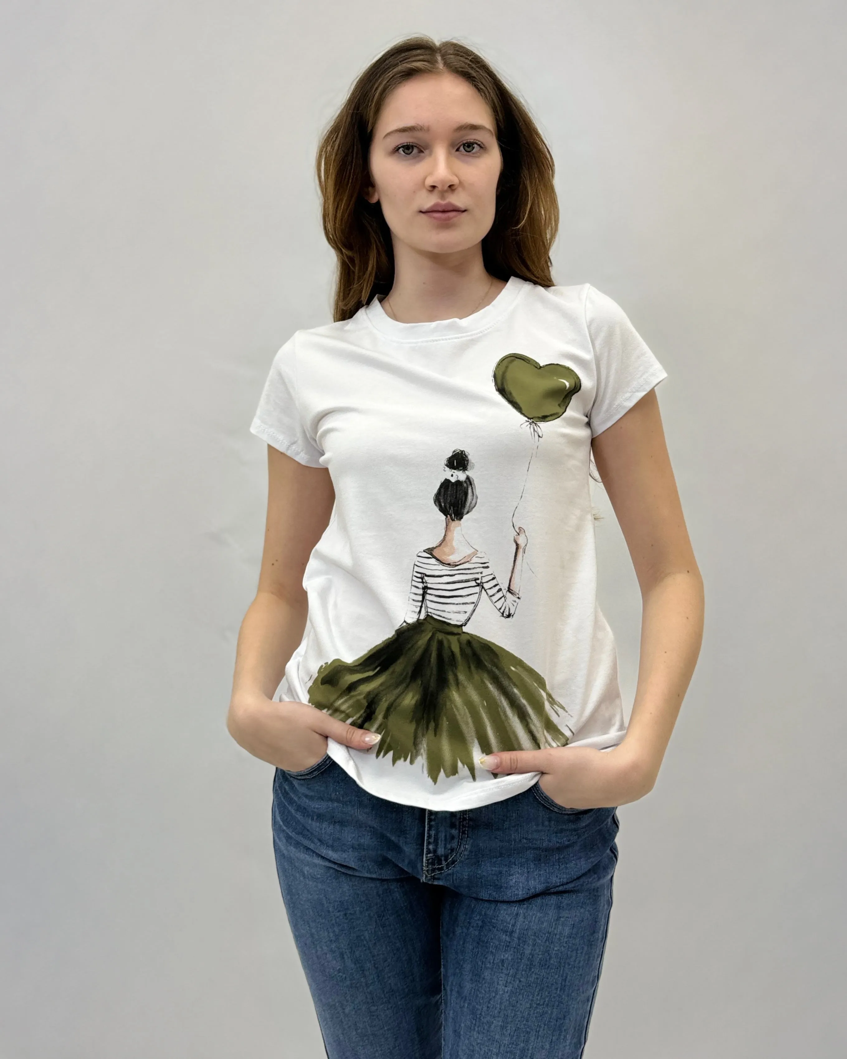 T-shirt in cotone con donna e palloncino