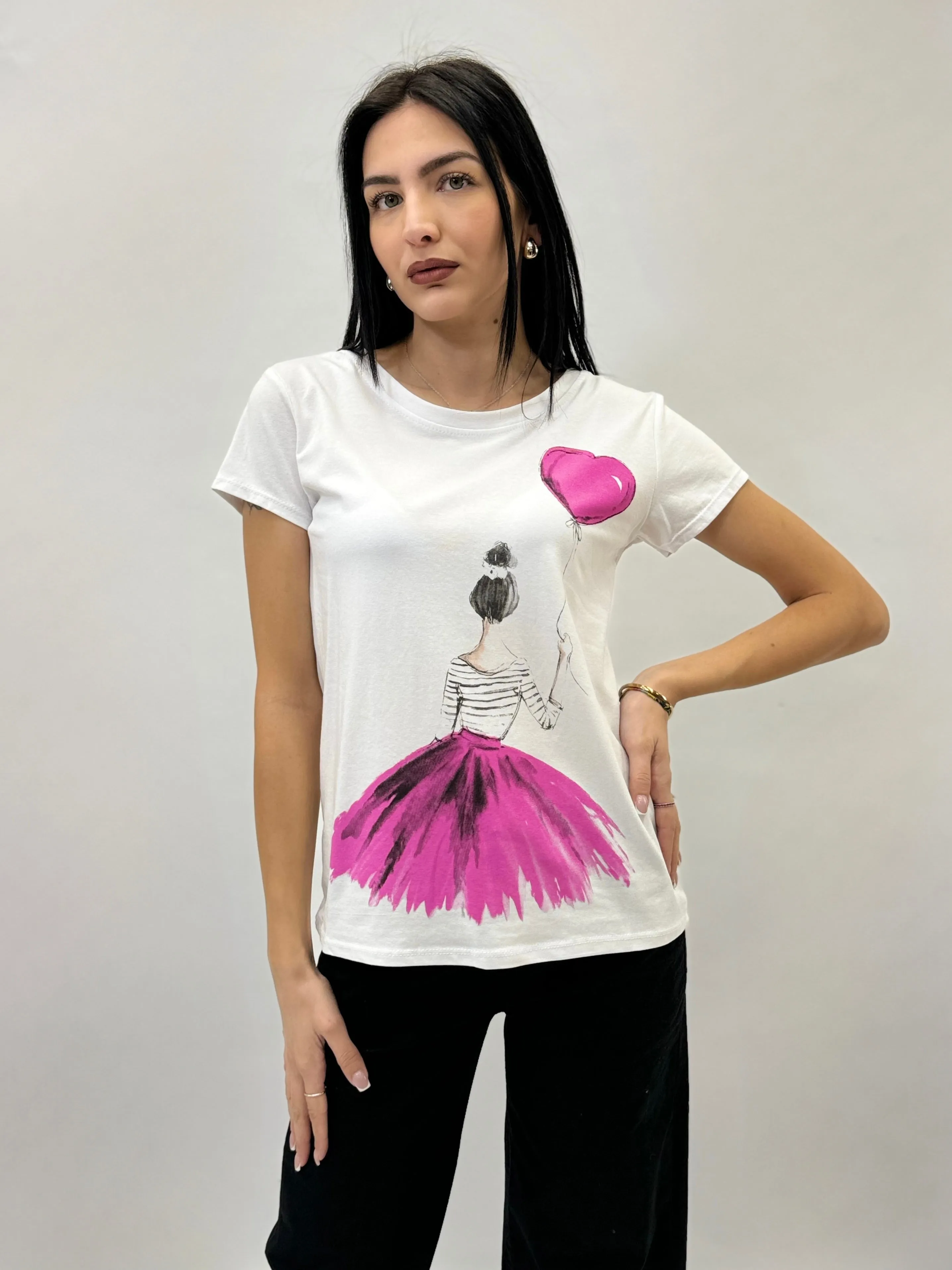 T-shirt in cotone con donna e palloncino