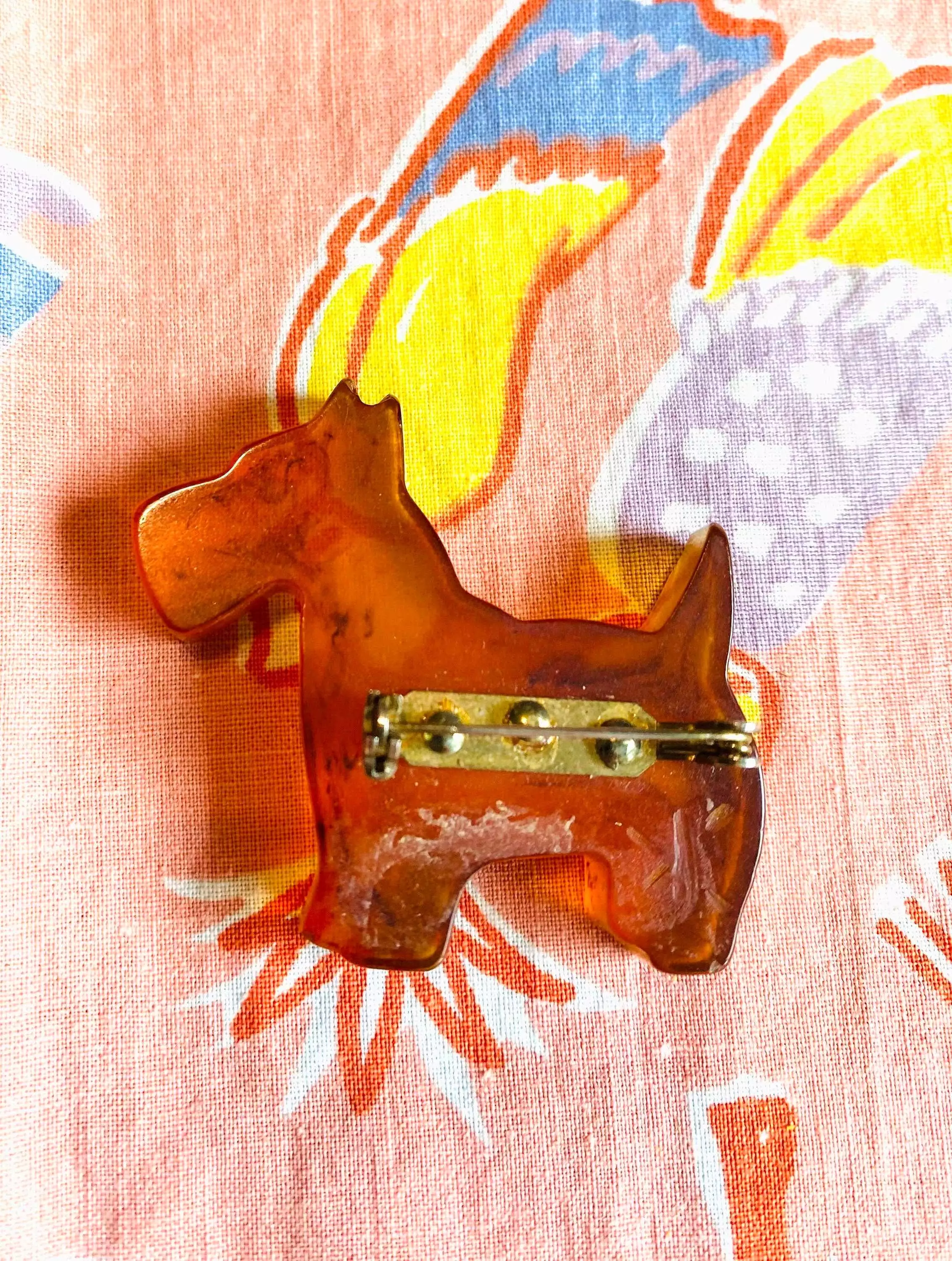 Vintage 1940s Bakelite Scotty Dog Pin / 40s retro costume jewelry