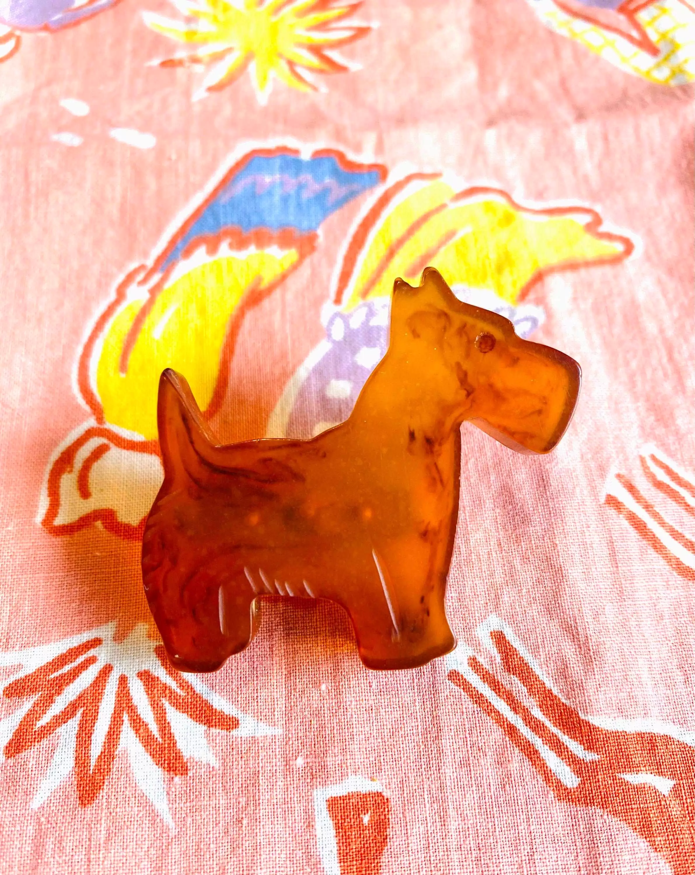 Vintage 1940s Bakelite Scotty Dog Pin / 40s retro costume jewelry